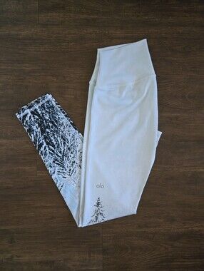 Alo Snow Tree Print Leggings Like New Size S